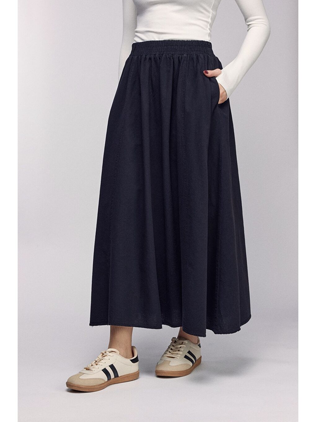 Siyah Kadın A Kesim Yüksek Bel Cepli Dökümlü Kloş Etek - Dokulu Keten-2