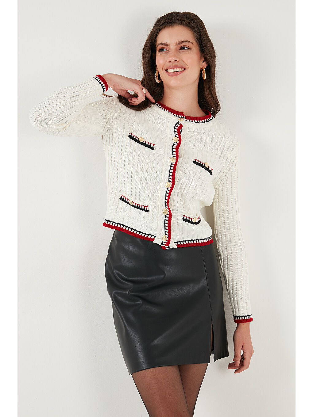 Ekru Premium Regular Fit Bisiklet Yaka Renk Bloklu Düğmeli Crop Hırka 680HI00550-3