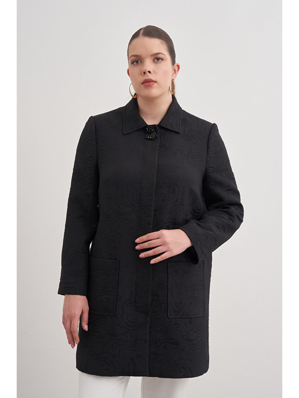 Siyah Patı İşleme Detaylı Cepli Kap-1