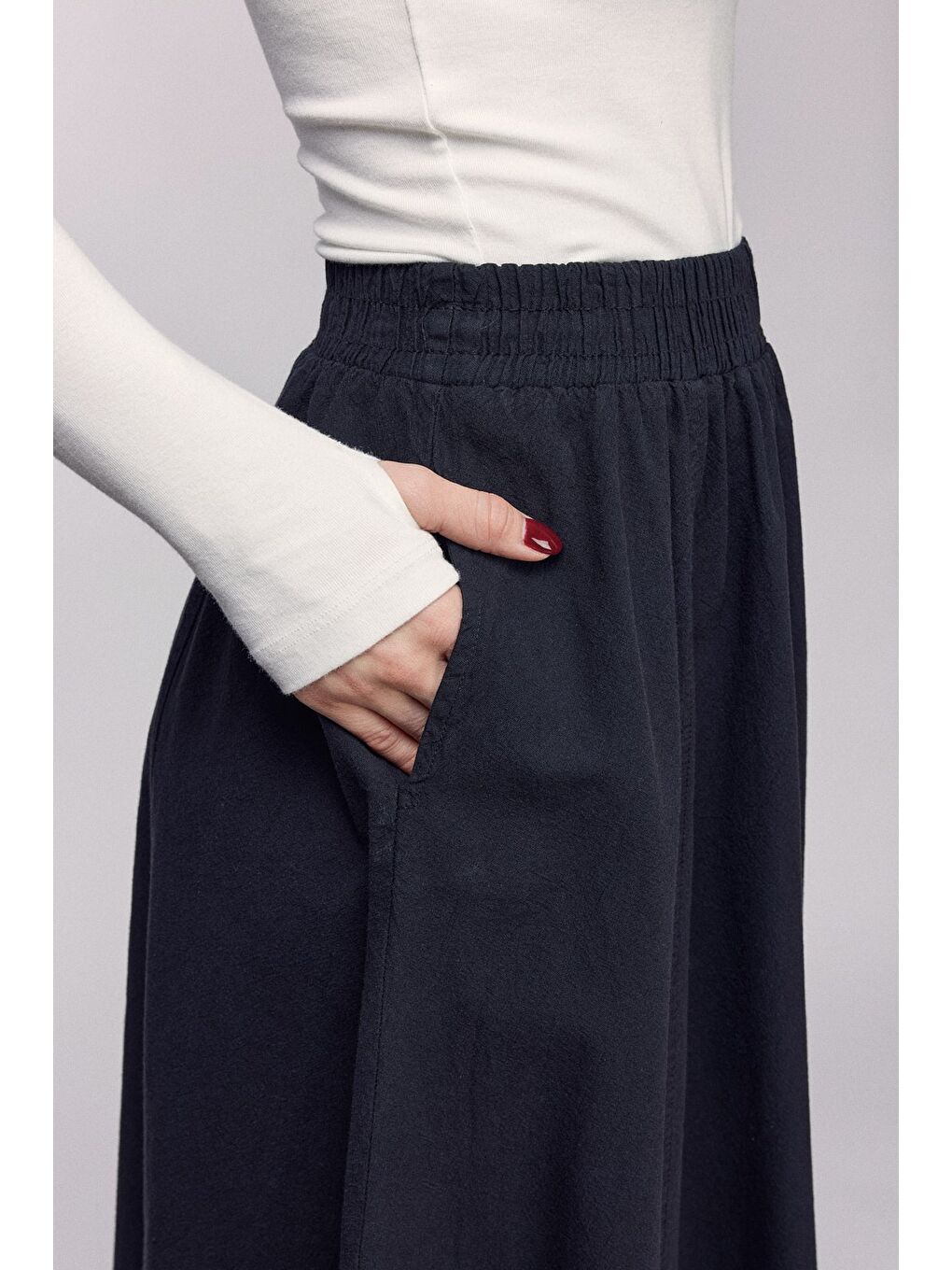 Siyah Kadın A Kesim Yüksek Bel Cepli Dökümlü Kloş Etek - Dokulu Keten-6