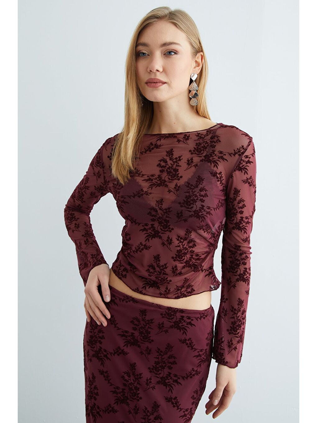 Bordo Beli Drapeli Çiçek Desenli Transparan Bluz-3