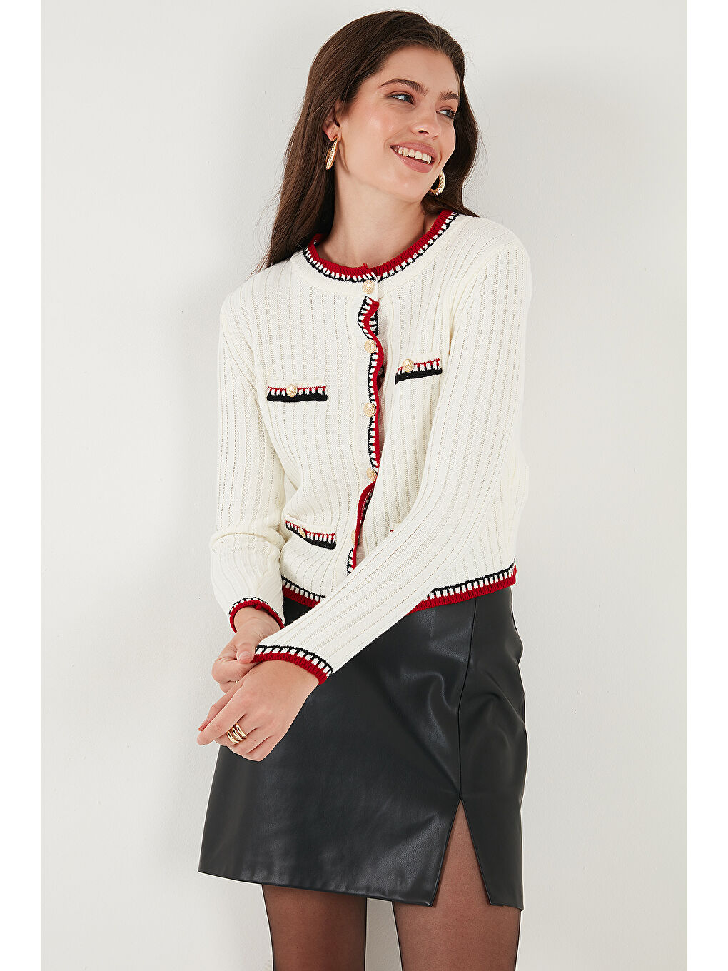 Ekru Premium Regular Fit Bisiklet Yaka Renk Bloklu Düğmeli Crop Hırka 680HI00550-4