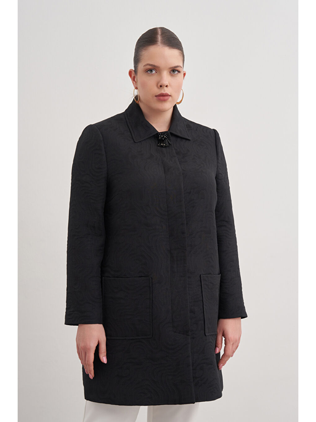 Siyah Patı İşleme Detaylı Cepli Kap-3