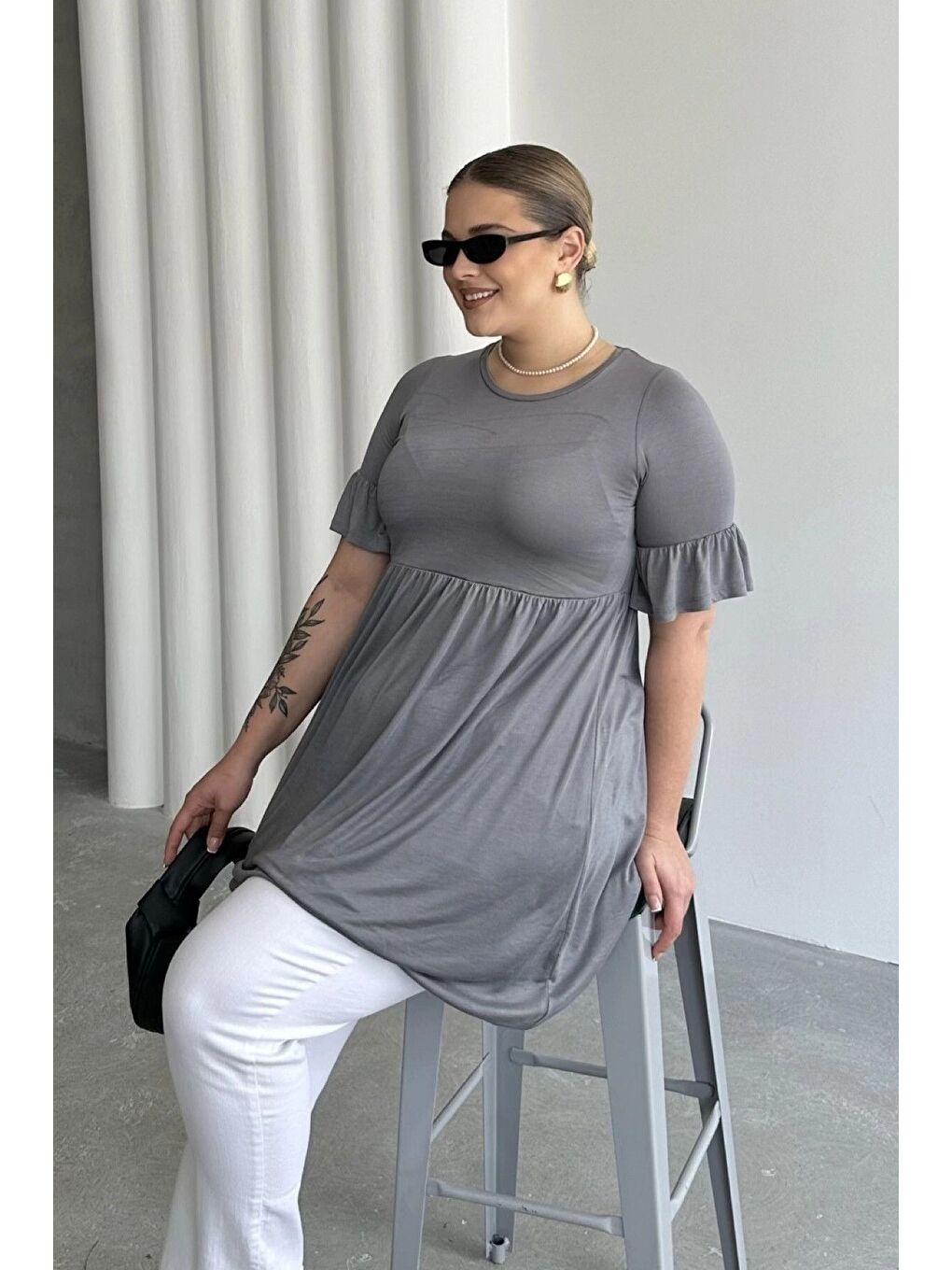 Gri Büyük Beden Kol Detaylı Beli Lastikli Pileli Tunik T-shirt T43-7