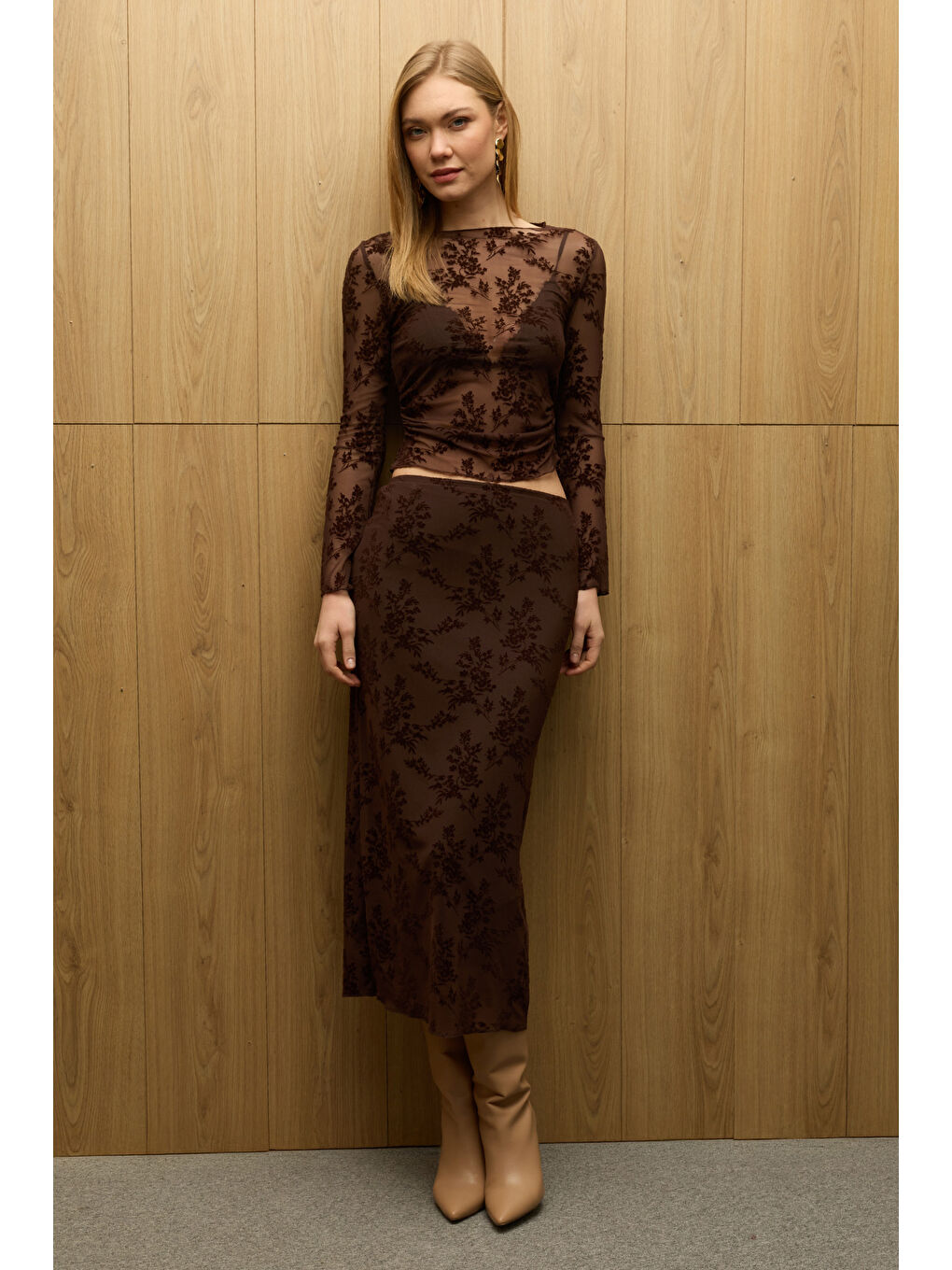 Kahverengi Beli Drapeli Çiçek Desenli Transparan Bluz-1