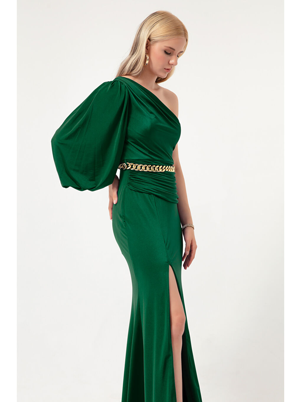 Kadın Zümrüt Yeşili Tek Omuzlu Zincirli Uzun Abiye Elbise-1