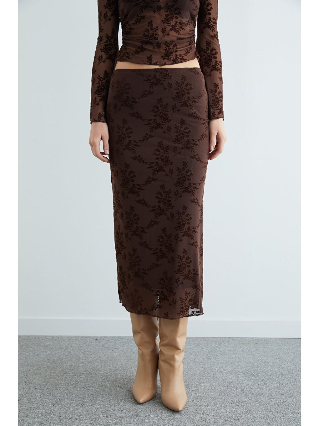 Kahverengi Beli Lastikli Çiçek Kabartmalı Astarlı Tül Etek-4