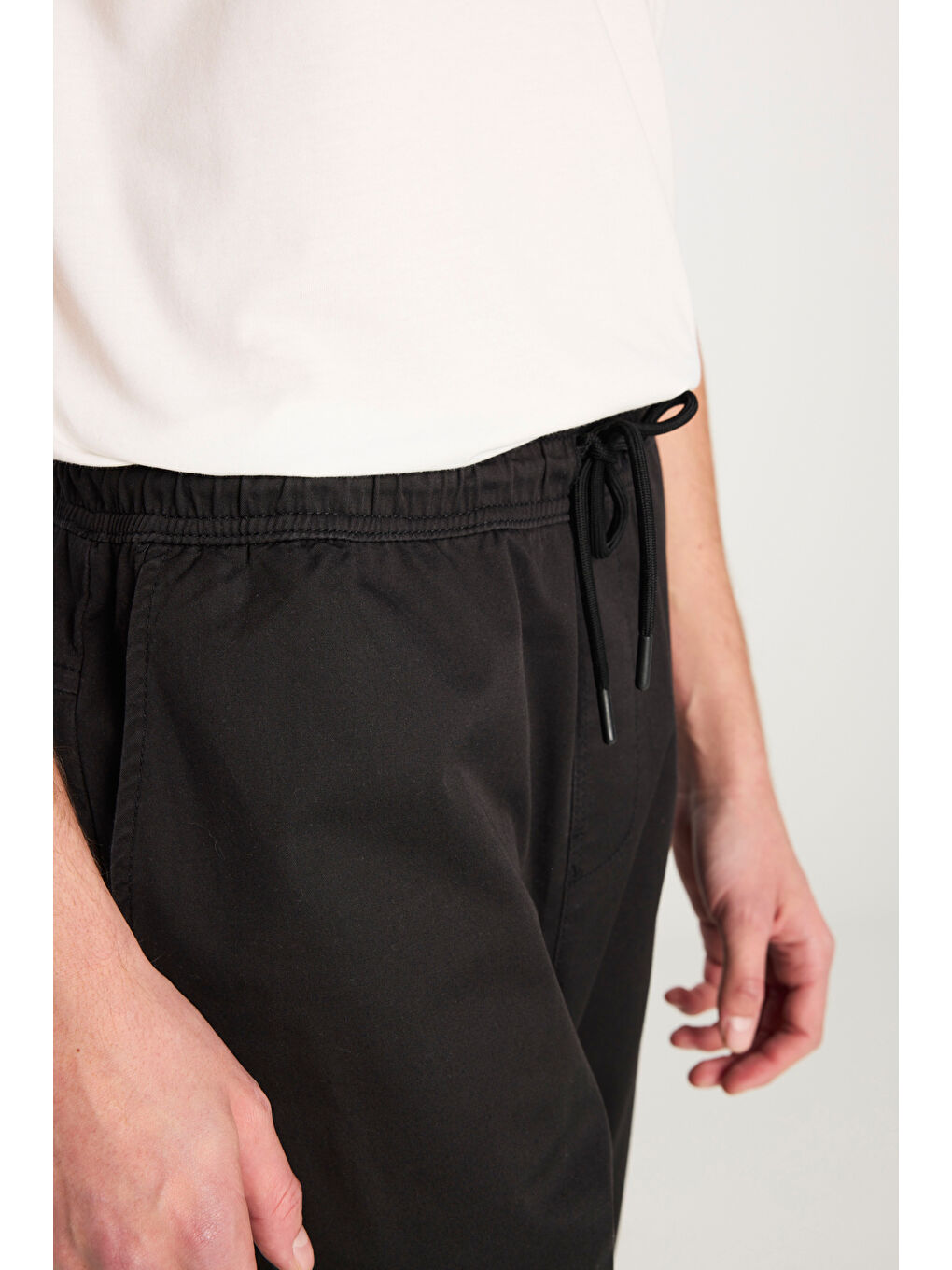 Regular Fit Normal Kesim Ribanalı Paça Pamuklu Siyah Jogger Pantolon-4