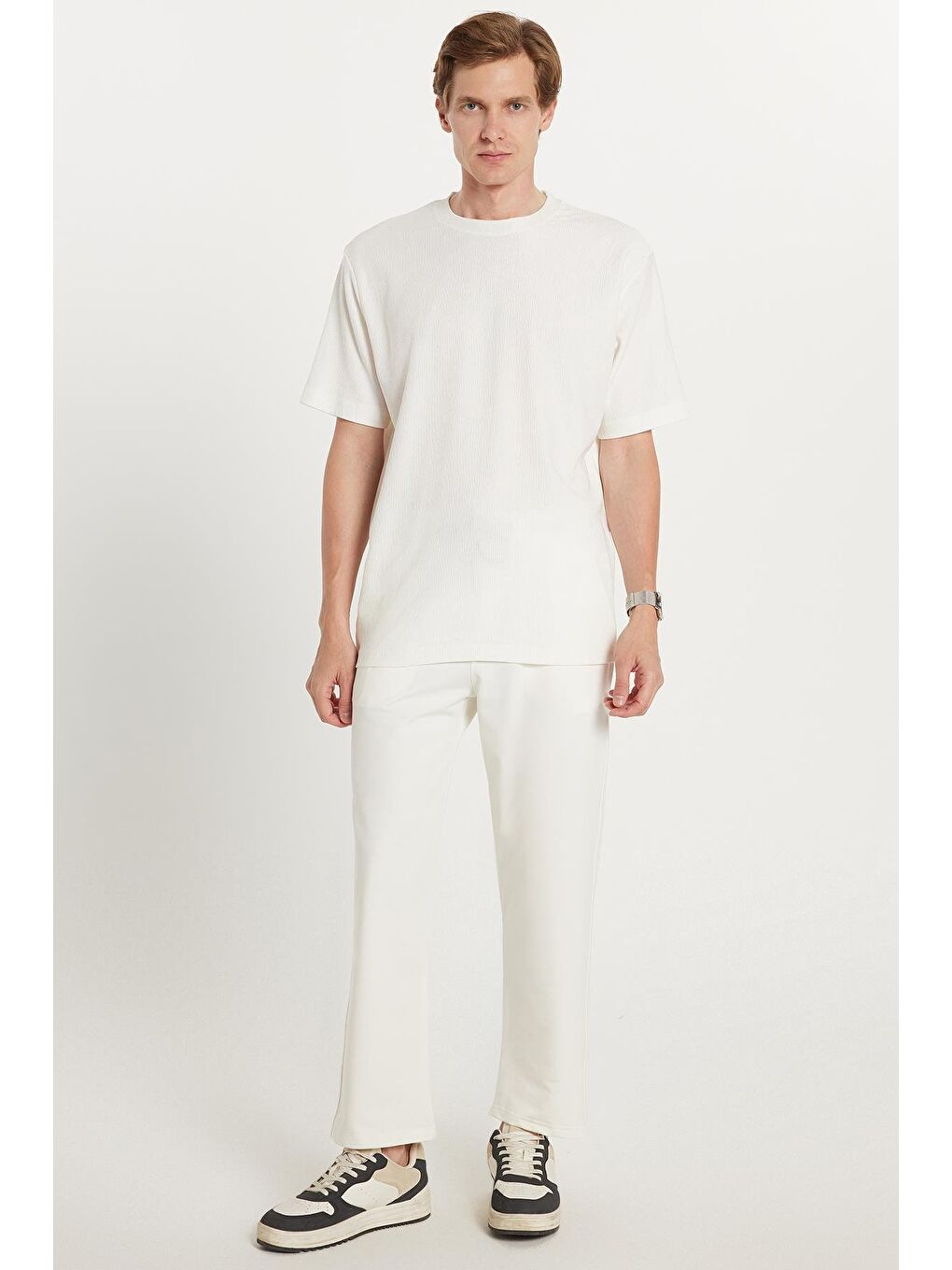 Erkek Standart Fit Normal Kesim Pamuklu Bisiklet Yaka Beli Bağcıklı Beyaz Eşofman Takımı-3