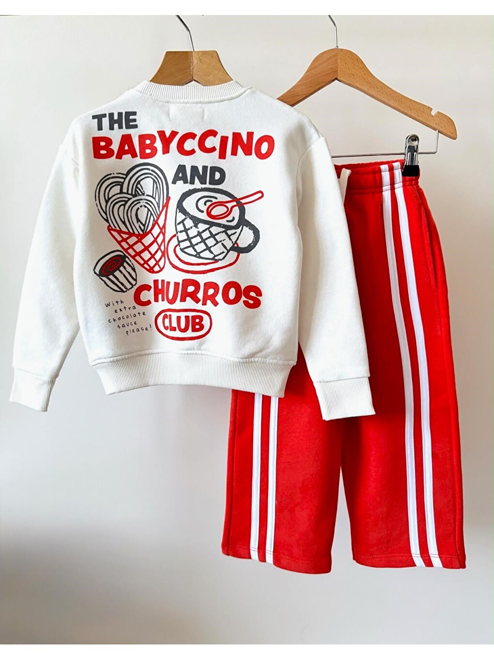 Karışık Çocuk Pamuklu Baskılı Ekru Sweatshirt Ve Kırmızı Şeritli Pantolon Takımı-1