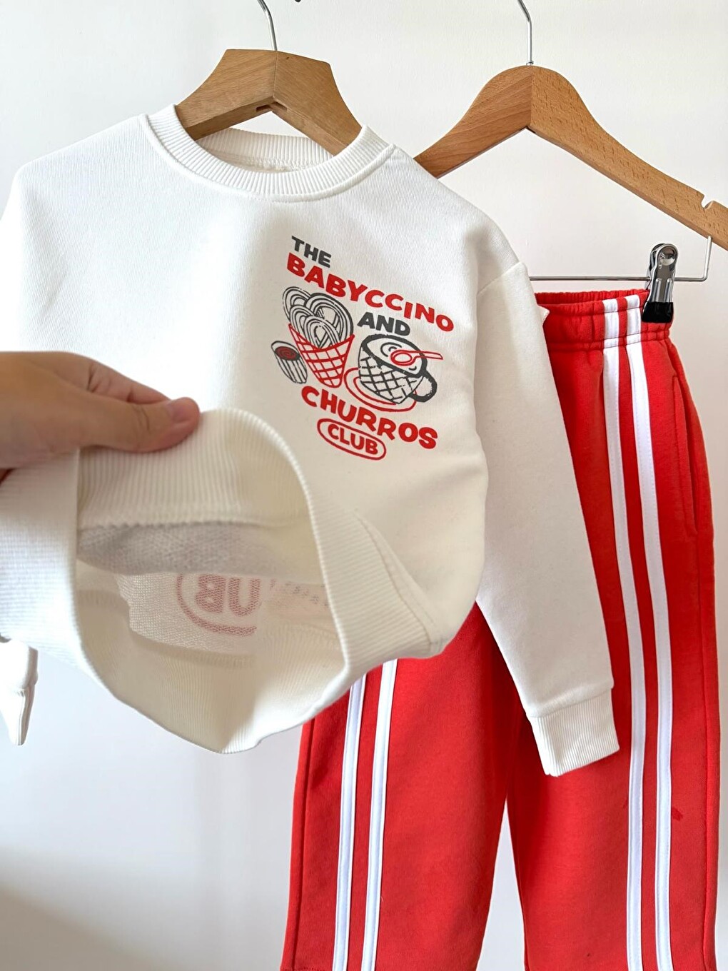 Karışık Çocuk Pamuklu Baskılı Ekru Sweatshirt Ve Kırmızı Şeritli Pantolon Takımı-2