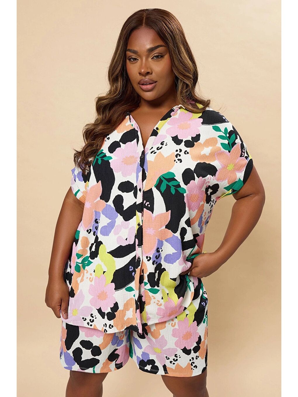 Pembe Büyük Beden Önü Düğmeli Kısa Kollu Çiçek Desenli Gömlek 304181