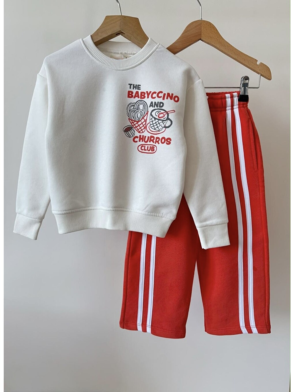 Karışık Çocuk Pamuklu Baskılı Ekru Sweatshirt Ve Kırmızı Şeritli Pantolon Takımı-3