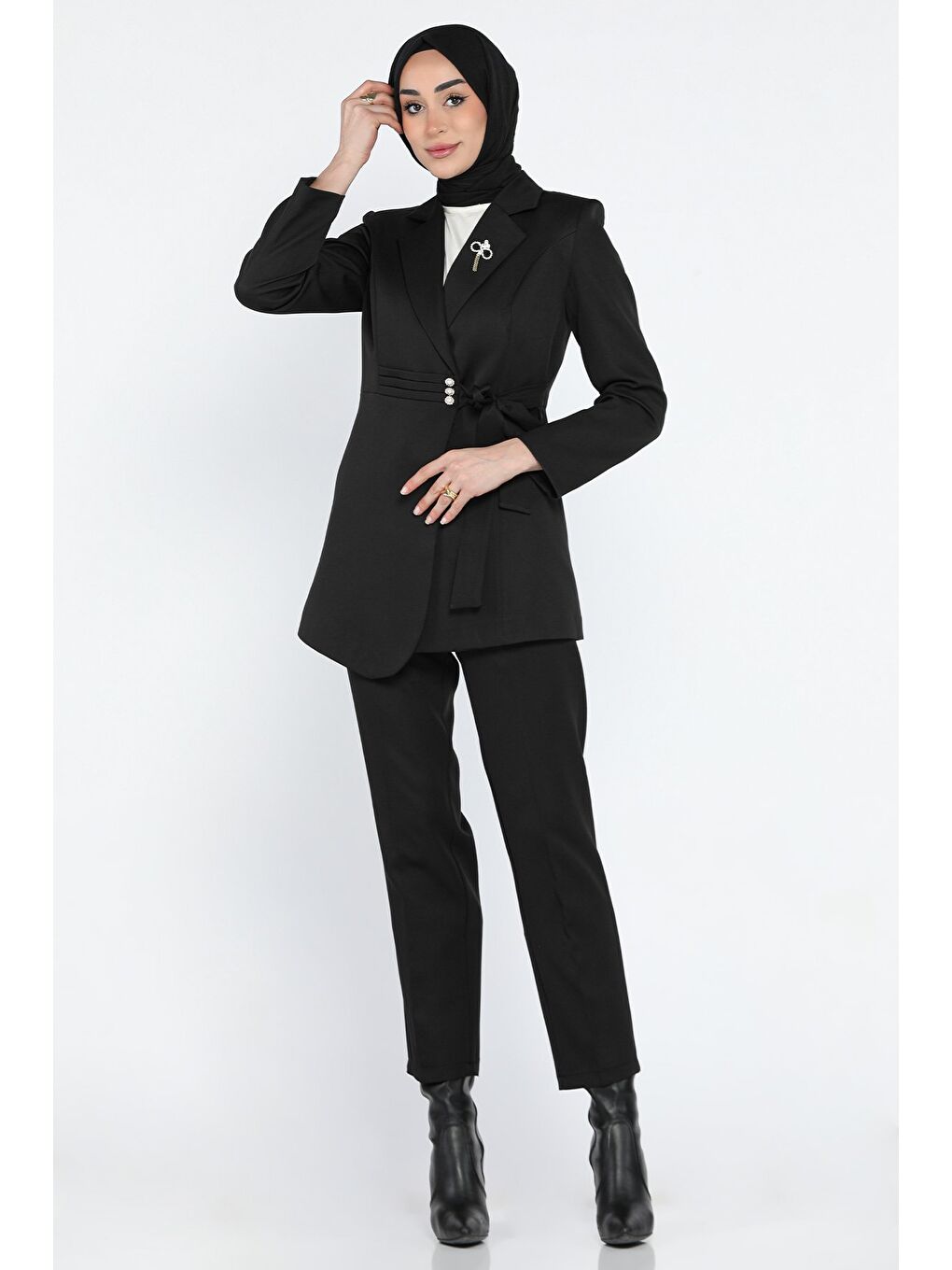 Siyah Kadın Bel Kuşak Detaylı Broşlu Tesettür Blazer Ceket Pantolon İkili Takım-3