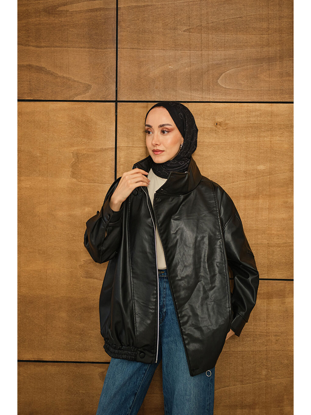 Kadın Dik Yaka Deri Ceket Siyah-1