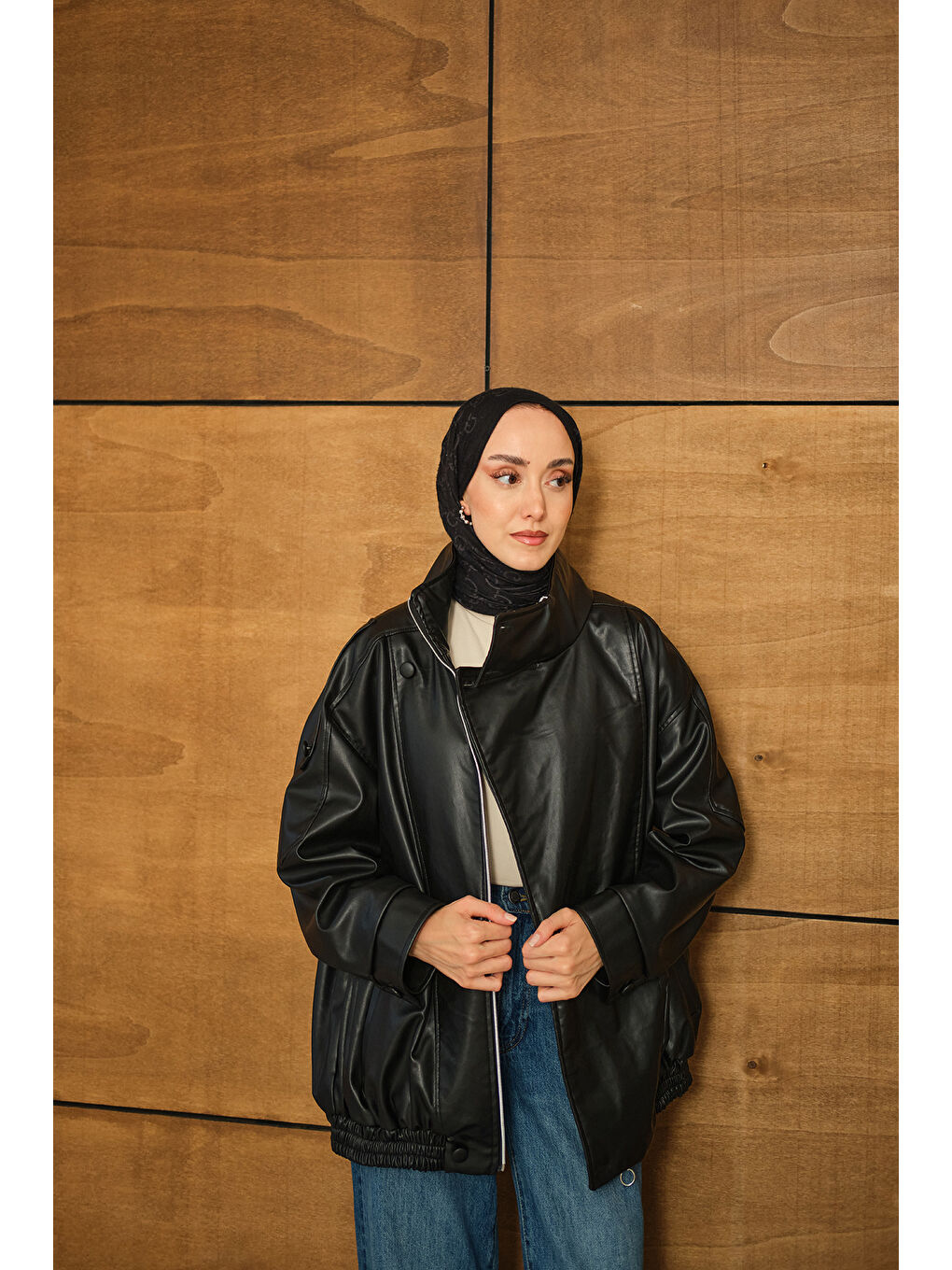 Kadın Dik Yaka Deri Ceket Siyah-2