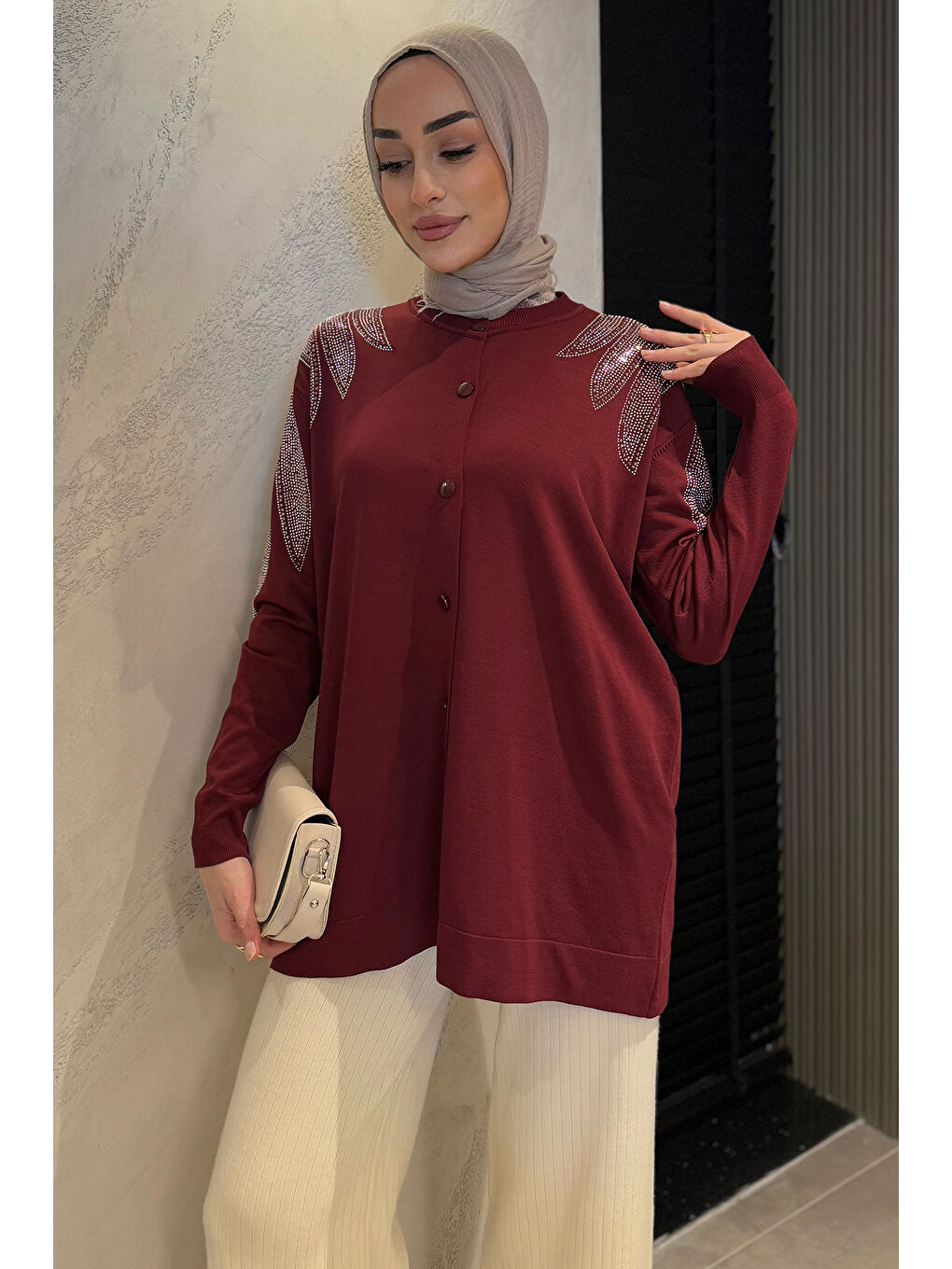 Bordo Taş İşlemeli Düğmeli Tesettür Triko Hırka-2