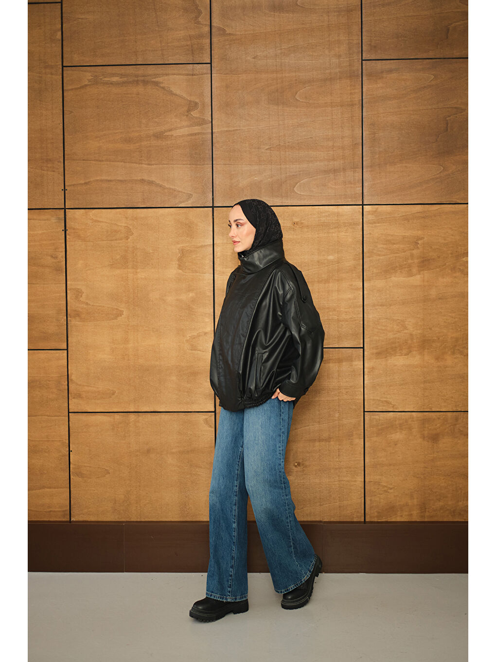 Kadın Dik Yaka Deri Ceket Siyah-3