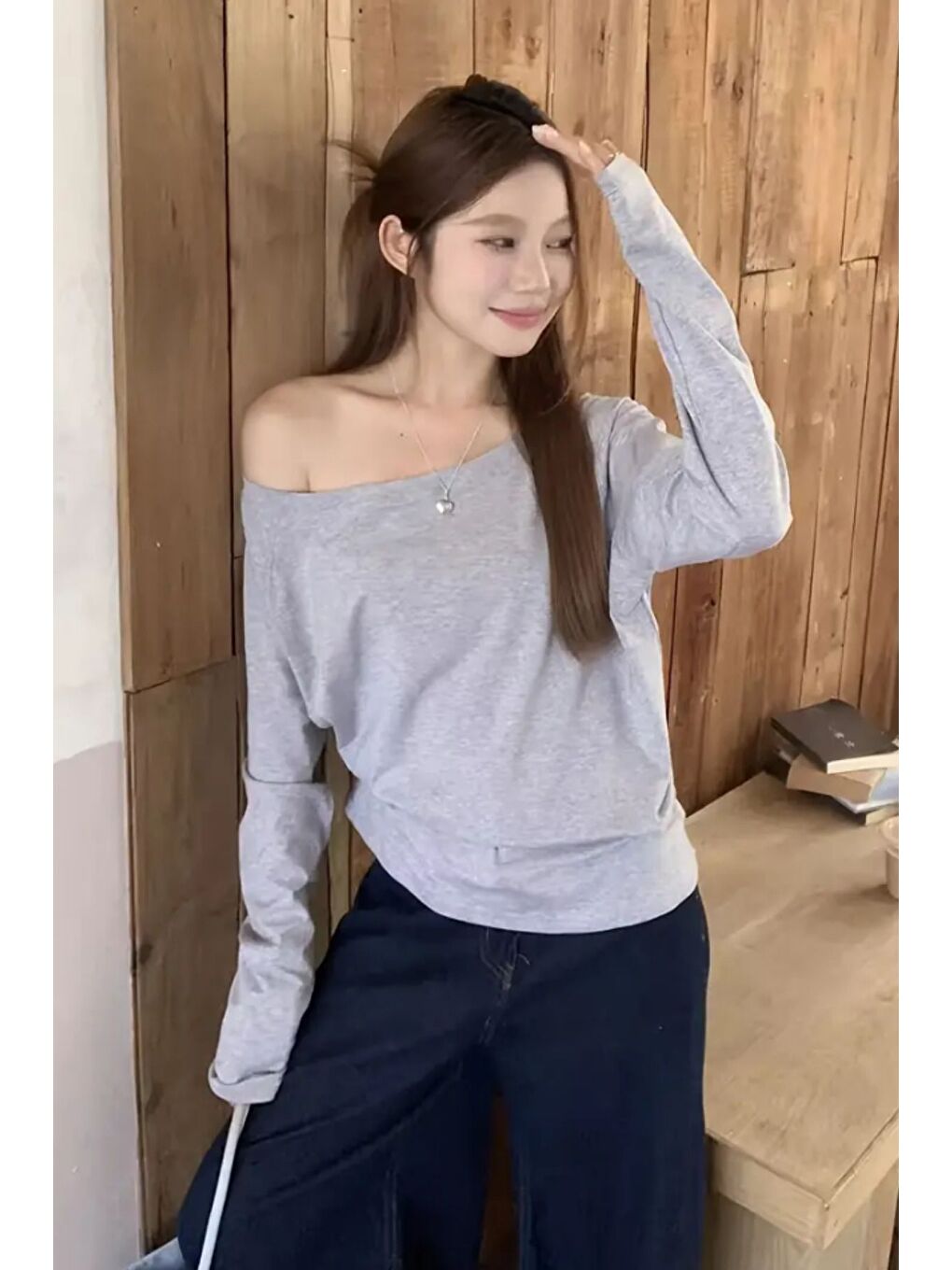 Gri Kadın Düşük Omuz Kayık Yaka Oversize Uzun Kollu T-Shirt-4