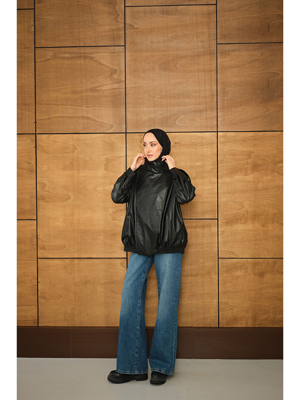 Kadın Dik Yaka Deri Ceket Siyah-4
