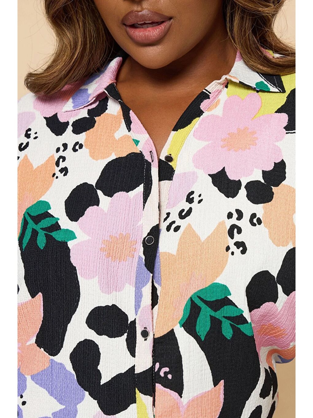 Pembe Büyük Beden Önü Düğmeli Kısa Kollu Çiçek Desenli Gömlek 304181-3