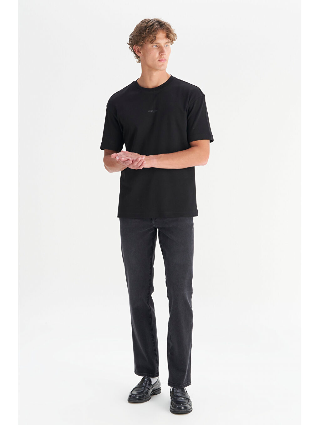 Siyah %100 Pamuk Relaxed Fit Rahat Kesim Bisiklet Yaka Logo Detaylı Tişört-1