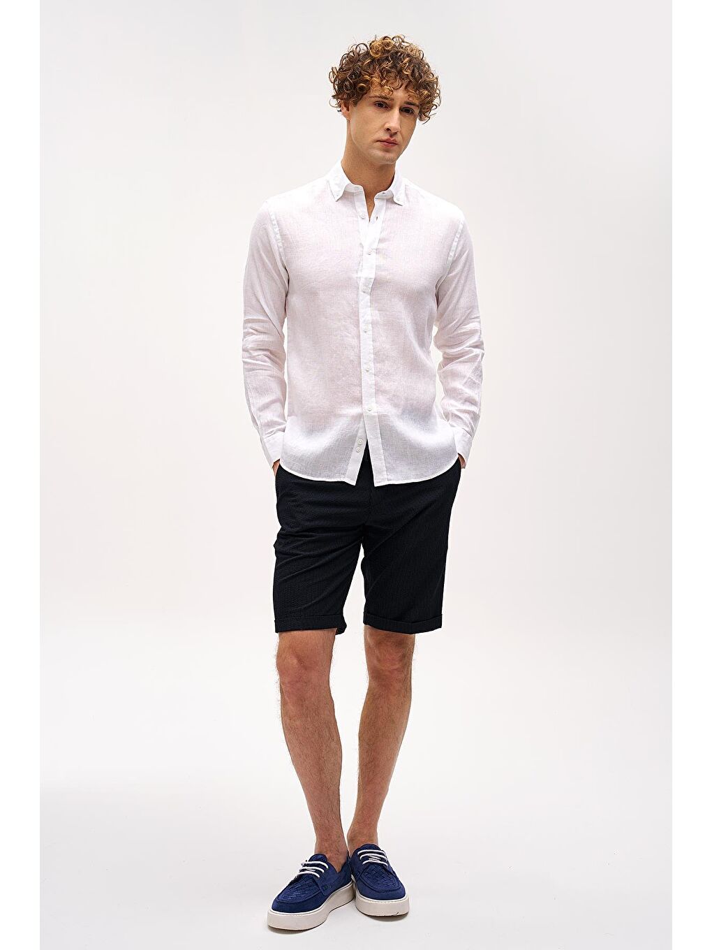 Beyaz Dynamic Fit Düğmeli Yaka Düz Uzun Kollu Cepsiz %100 Keten Gömlek-3