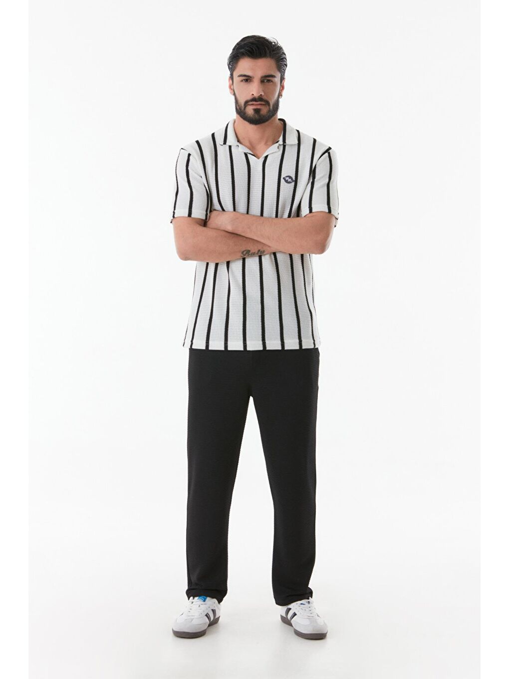 Siyah Polo Yaka Çizgili Nakışlı Erkek Tişört