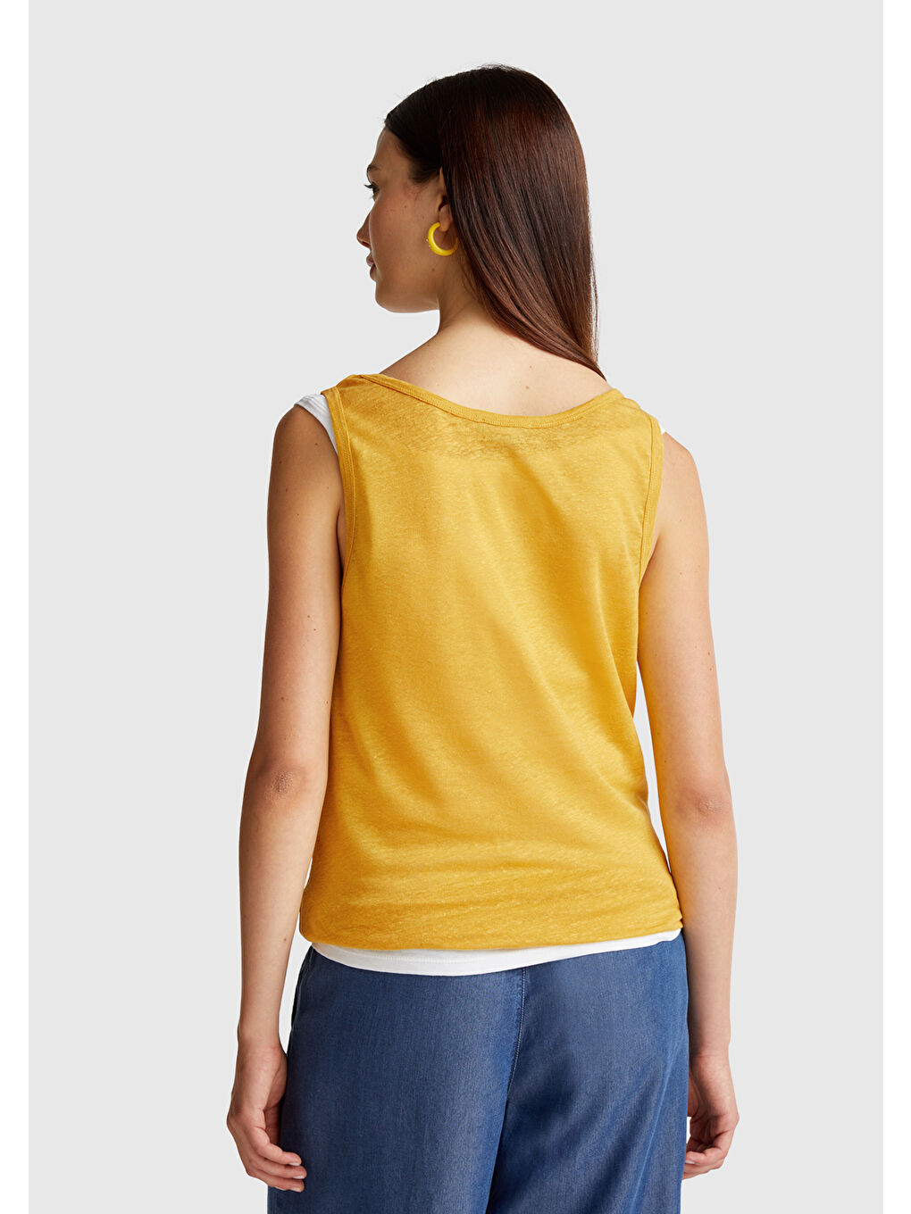 Kadın Sarı %100 Keten Yanları Yırtmaçlı Regular Fit Yuvarlak Yaka Atlet-2