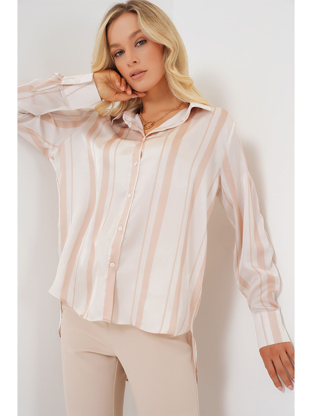 Kadın Çizgili Uzun Saten Gömlek 20291 - Bej-3
