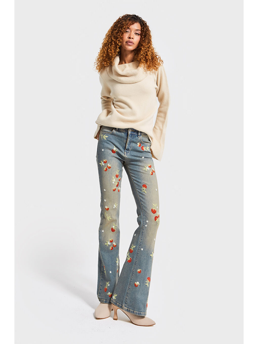 Mavi Kadın T.Kot Rengi 2w5-32 Flare Fit Elastanlı Kumaş Çiçek Nakış Desenli Özel Tasarım Denim Jean-1