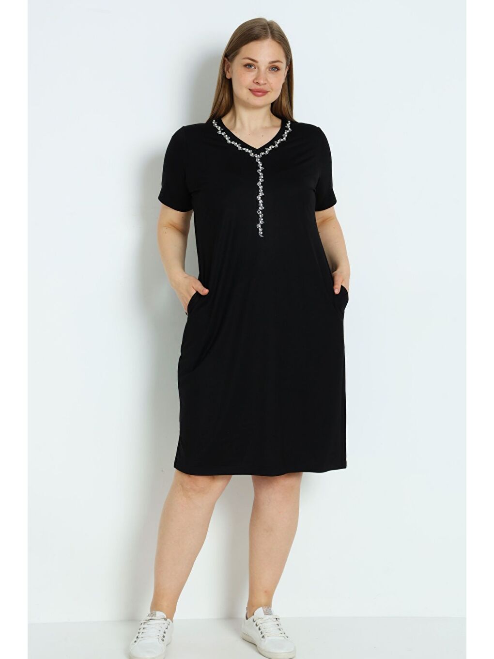Kadın Büyük Beden Siyah Kısa Kollu Cepli Taş Detaylı Elastanlı Elbise-1