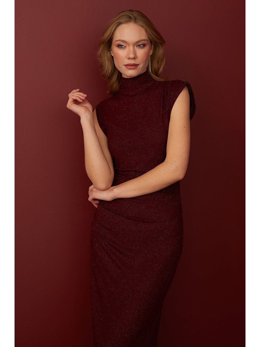 Bordo Beli Drapeli Simli Dik Yaka Maxi Boy Elbise-1