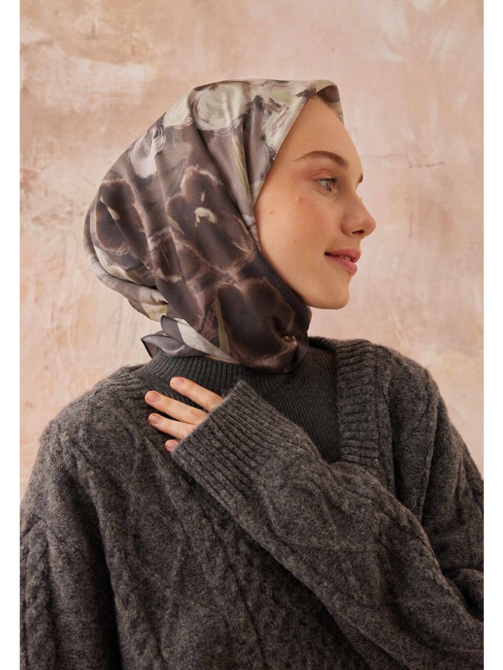 Roslyn Desen Pamuk İpek Eşarp Kahverengi-3