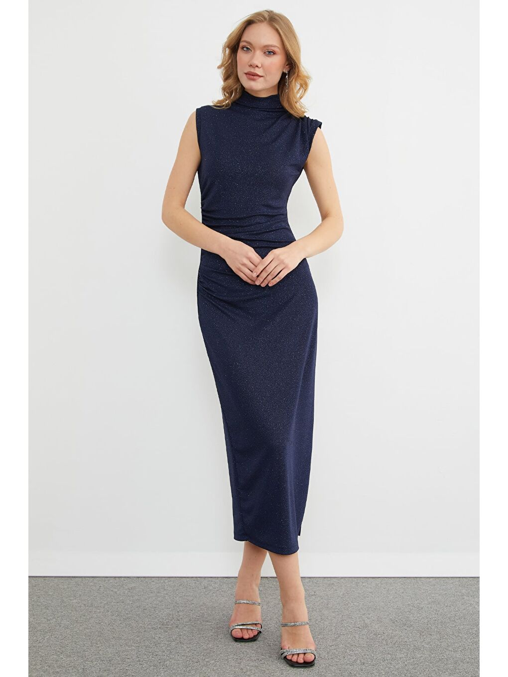 Lacivert Beli Drapeli Simli Dik Yaka Maxi Boy Elbise-3