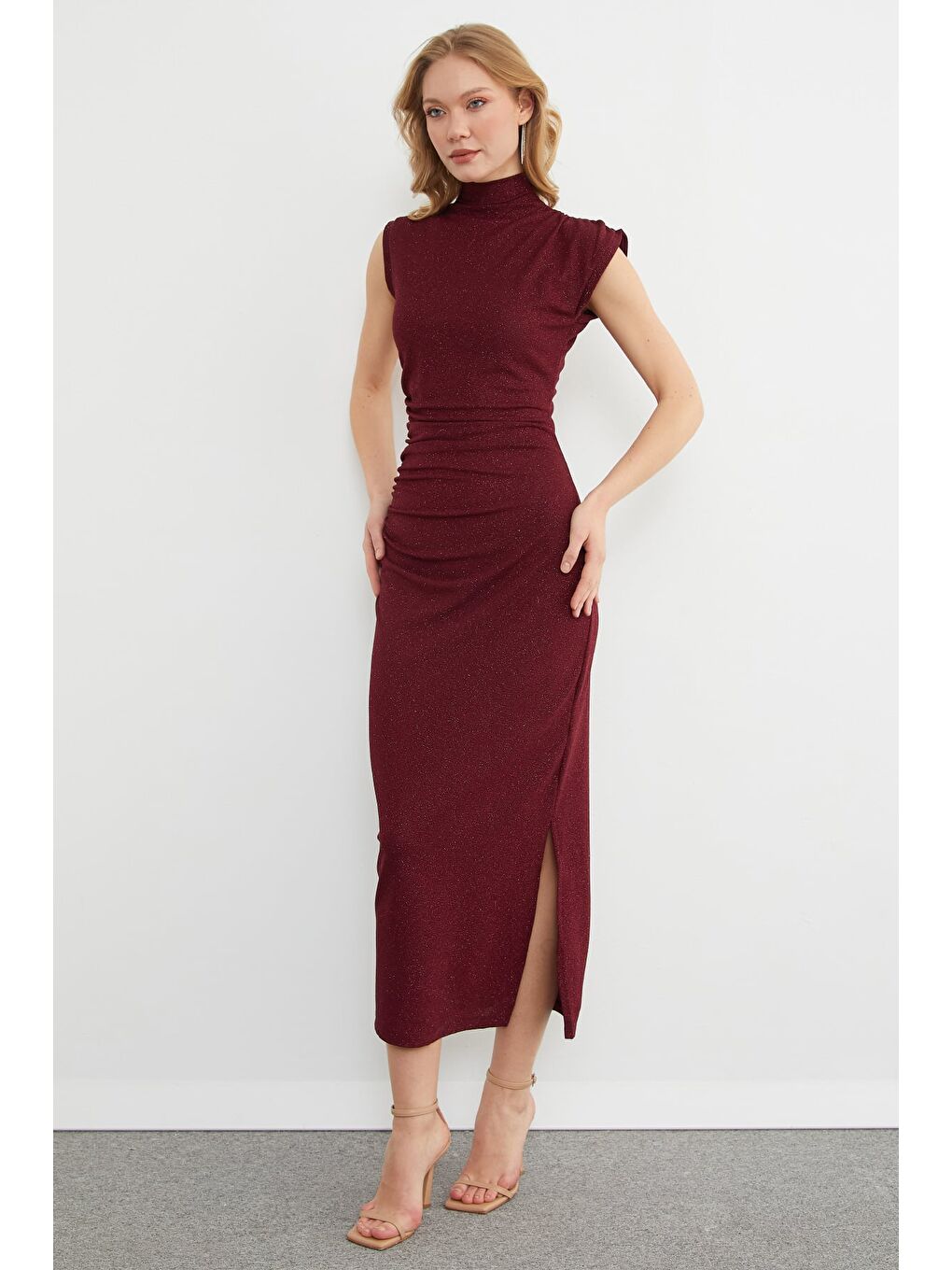 Bordo Beli Drapeli Simli Dik Yaka Maxi Boy Elbise-4