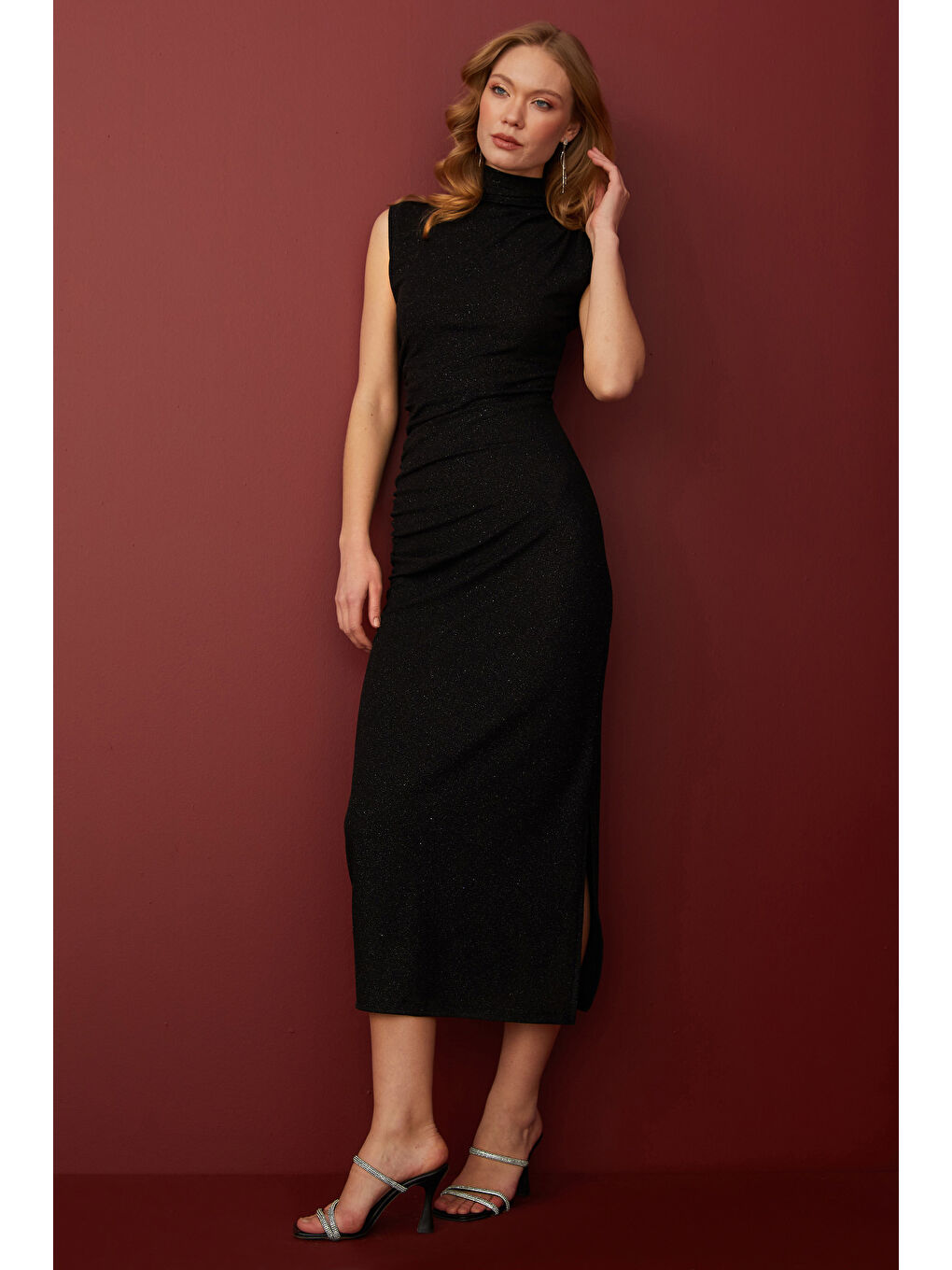 Siyah Beli Drapeli Simli Dik Yaka Maxi Boy Elbise-1