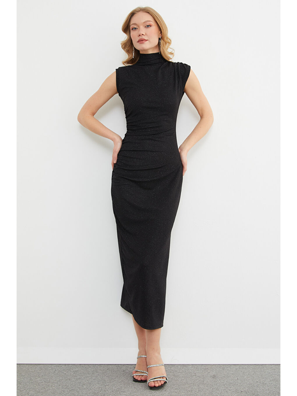 Siyah Beli Drapeli Simli Dik Yaka Maxi Boy Elbise-2