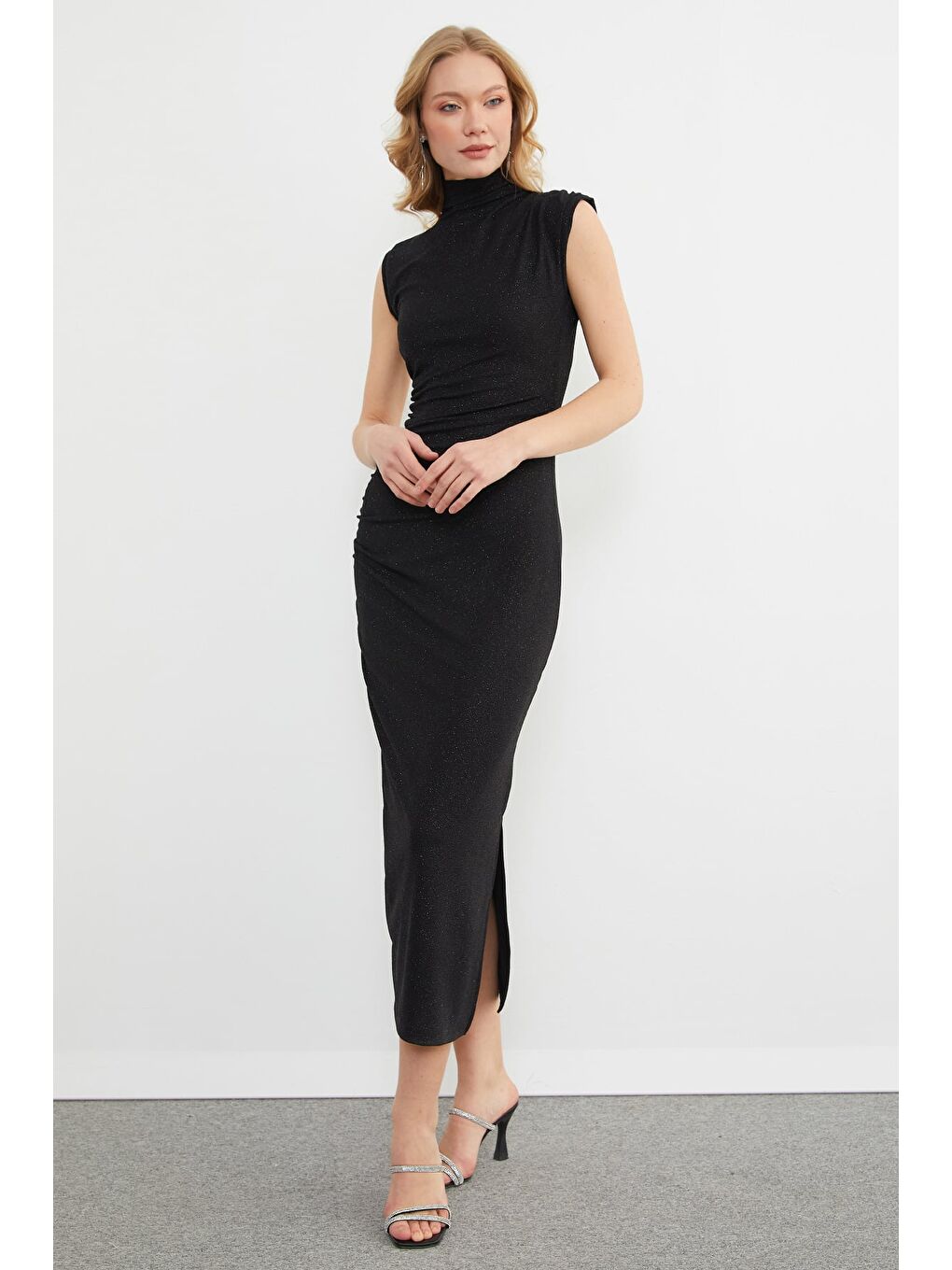 Siyah Beli Drapeli Simli Dik Yaka Maxi Boy Elbise-3