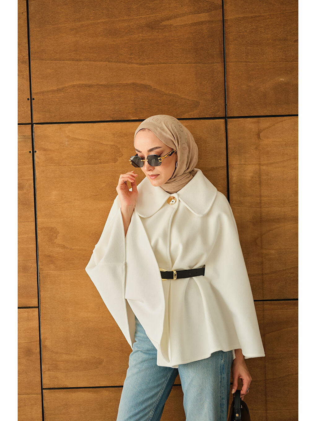 Kadın Kemerli Pelüş Panço Beyaz-1