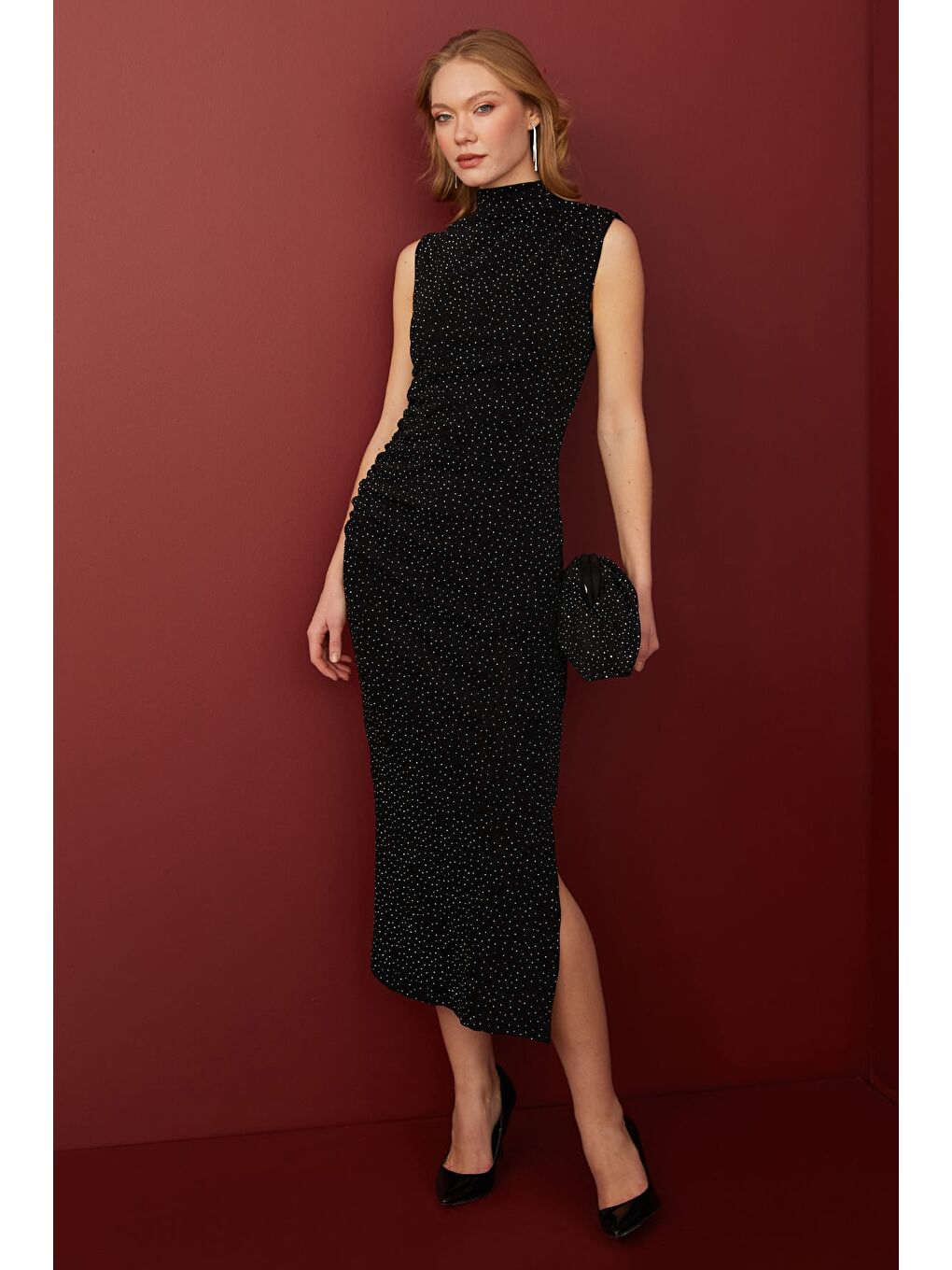 Siyah Taşlı Simli Dik Yaka Drapeli Maxi Boy Elbise-1