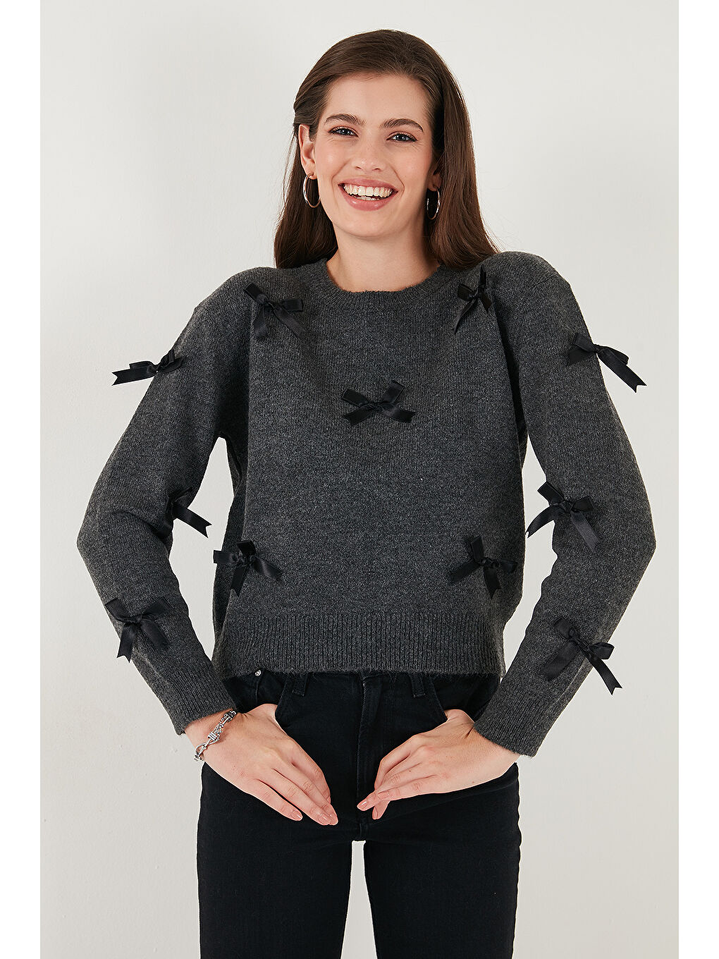 Antrasit Premium Regular Fit Bisiklet Yaka Fiyonk Detaylı Triko Kazak 680KZ00155-2