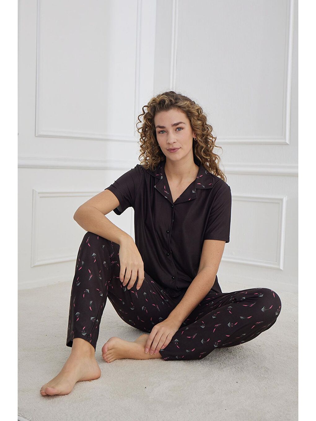 Kadın Desenli Polo Yaka Kısa Kol Pijama Takım | Siyah 30101-952-1