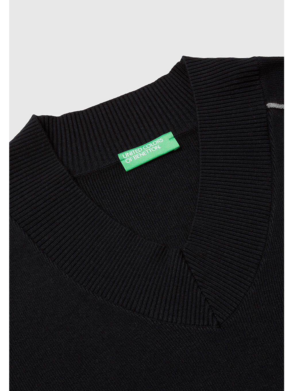 Kadın Siyah Viskoz Karışımlı Ribana Detaylı V Yaka Kazak-6