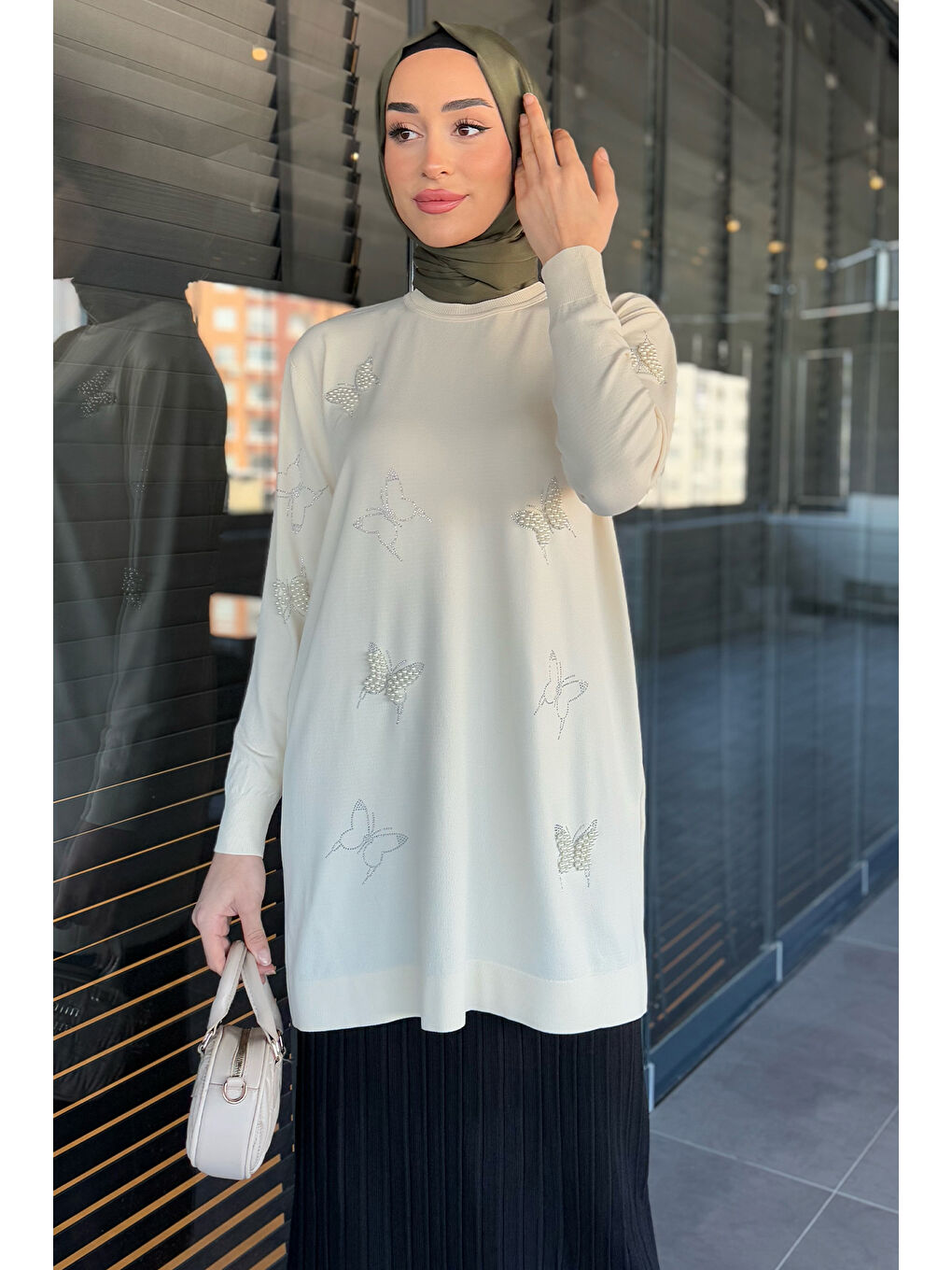 Bej Kelebek Taşlı Bisiklet Yaka Tesettür Tunik-3