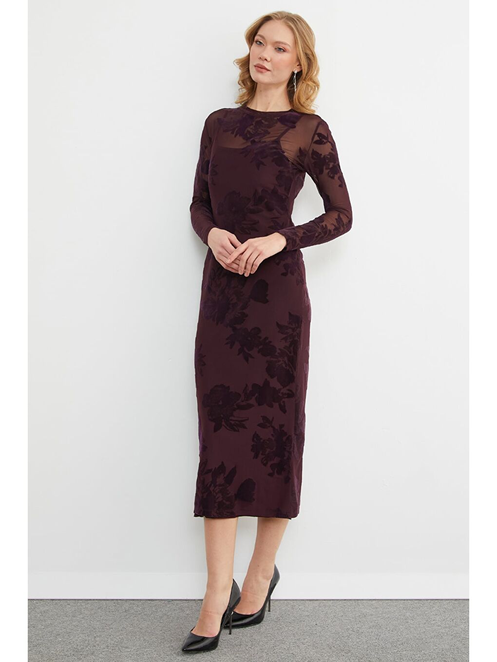 Mürdüm Kadife Detaylı Astarlı Maxi Boy Transparan Elbise