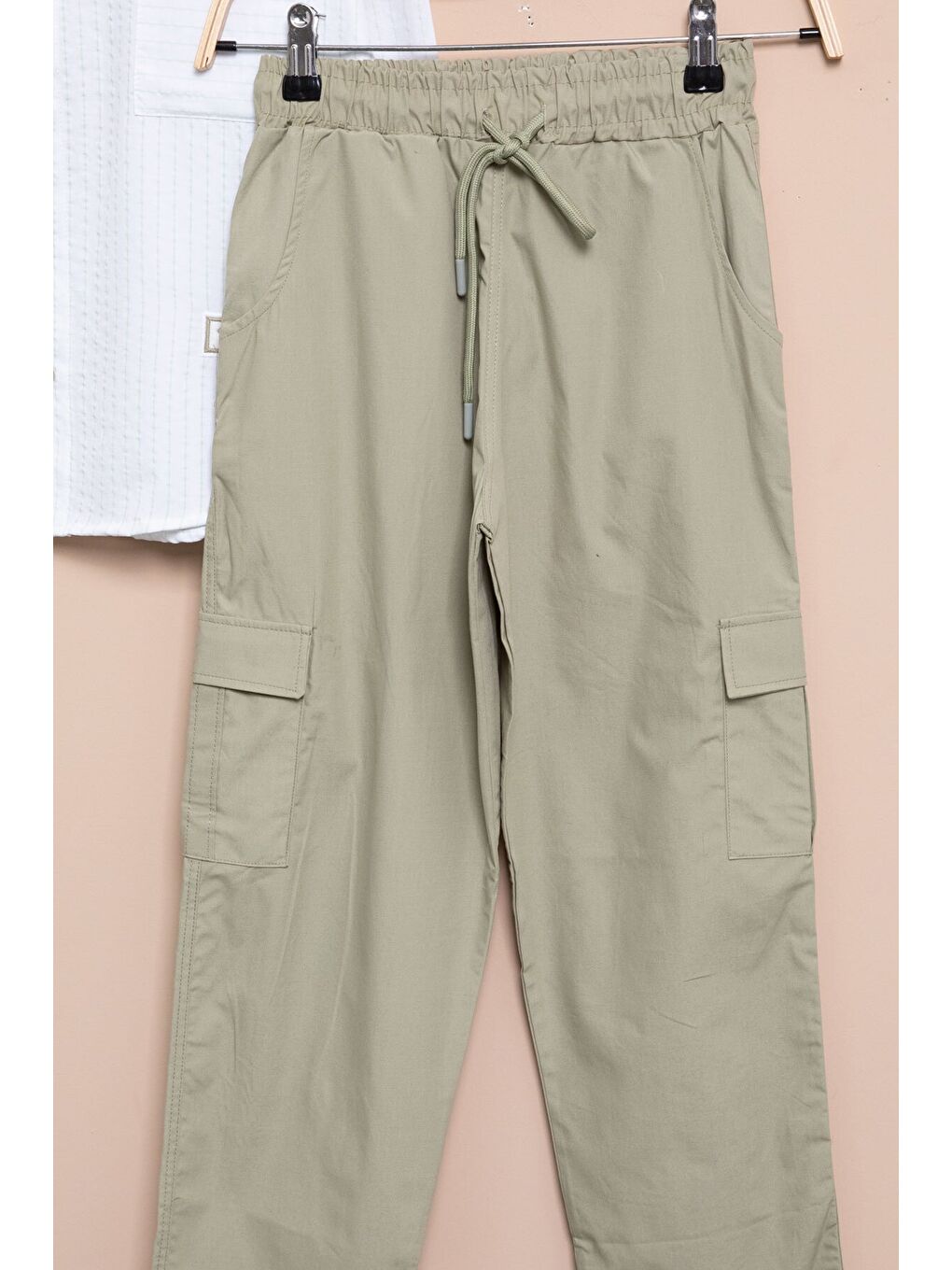 Beyaz Çizgili Gömlekli Paraşüt Pantolonlu Erkek Çocuk 2li Takım 23261-4