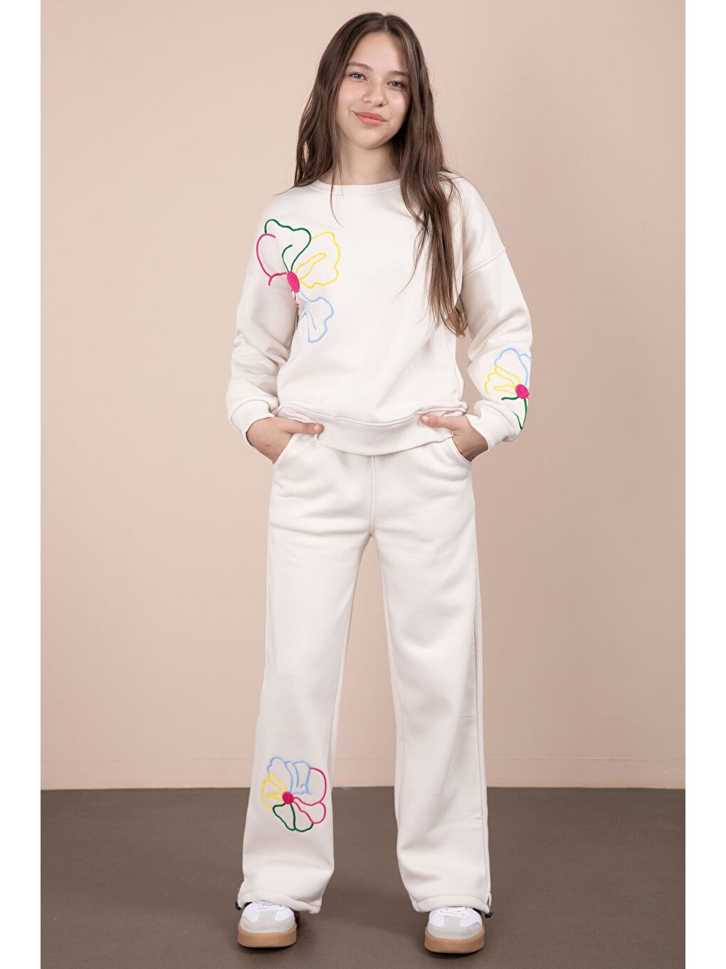 Ekru Krem Çiçek Nakış Detaylı Geniş Paça Kız Çocuk Şardonlu Takım 23284