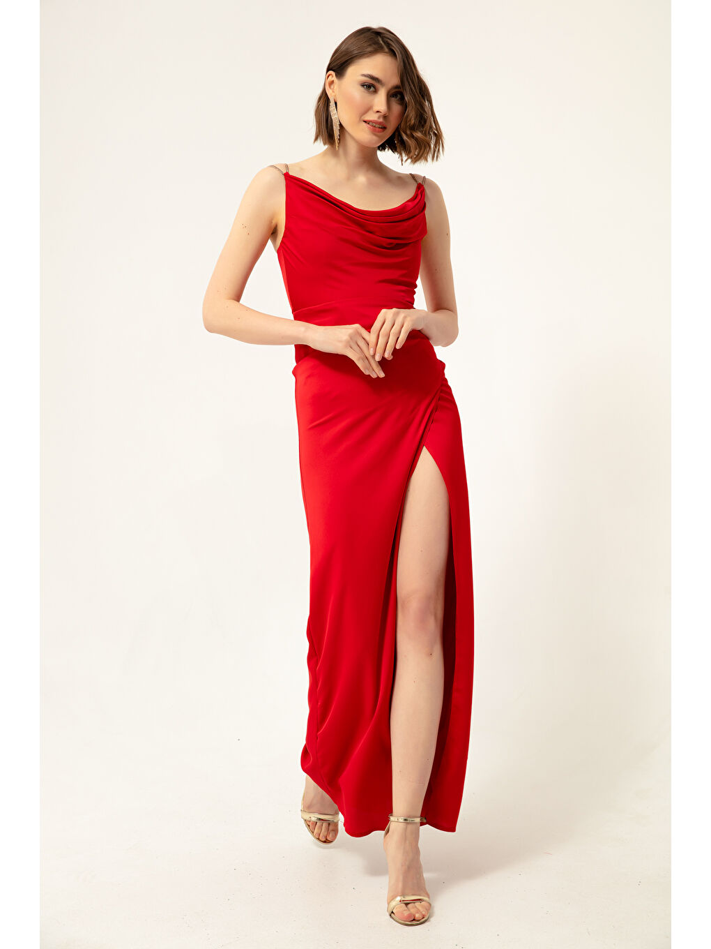 Kadın Kırmızı Taş Askılı Degaje Yaka Saten Abiye Elbise