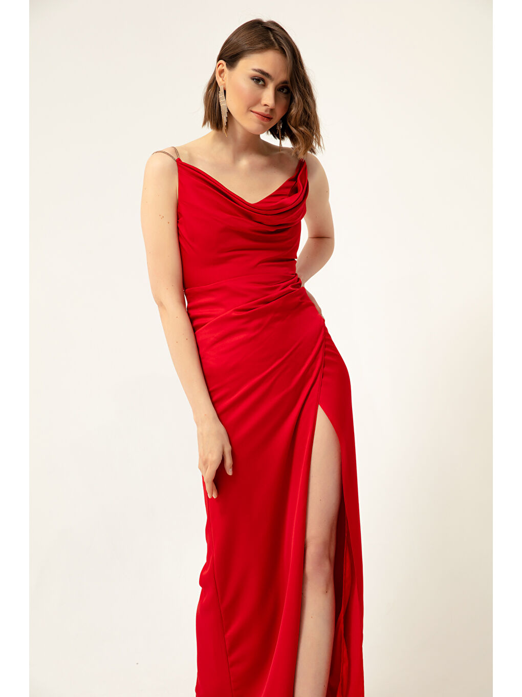 Kadın Kırmızı Taş Askılı Degaje Yaka Saten Abiye Elbise-1